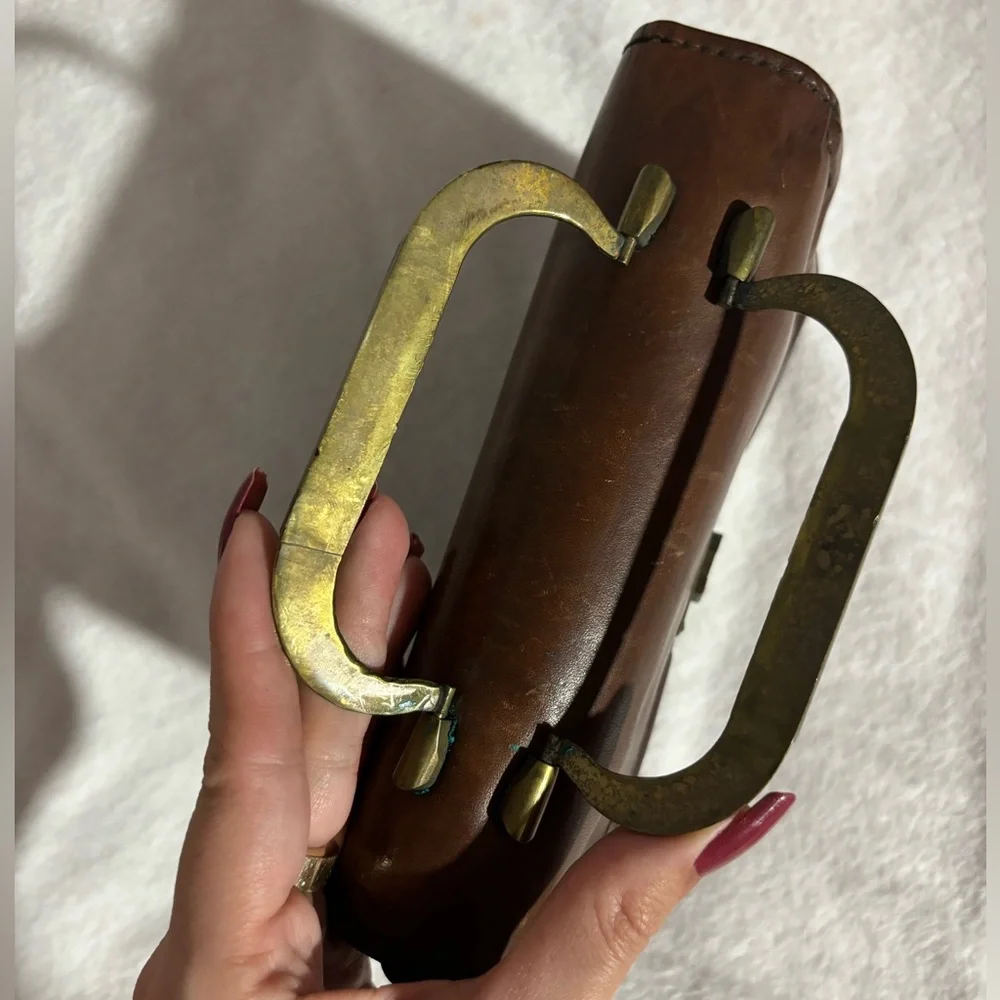 ✨ 50’S VINTAGE LUXURY BRASS HANDLE MINI PURSE GENUINE LEATHER RARE KELLY STYLE✨ - Picture 3 of 9